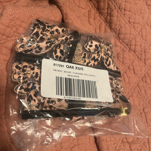 ✨ $10 NWT Victoria’s secret Floral Embroidered Waist Cincher - Picture 4 of 5